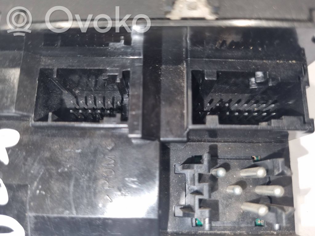 Window lift control switch(es)