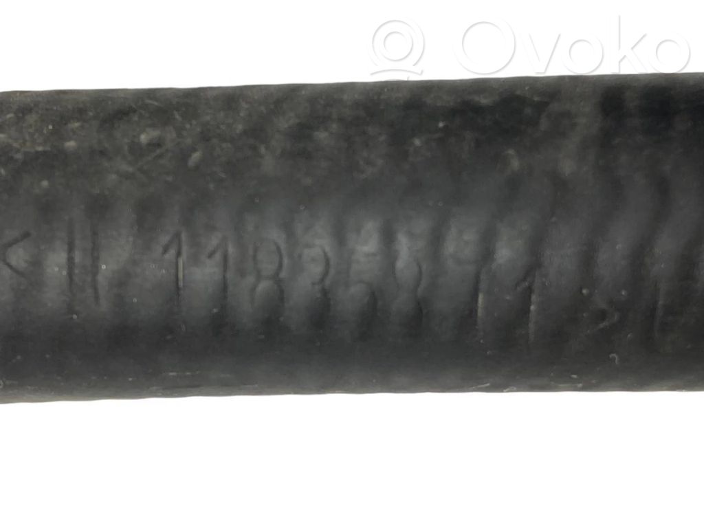 Caurulīte (-es) / šļūtene (-es)