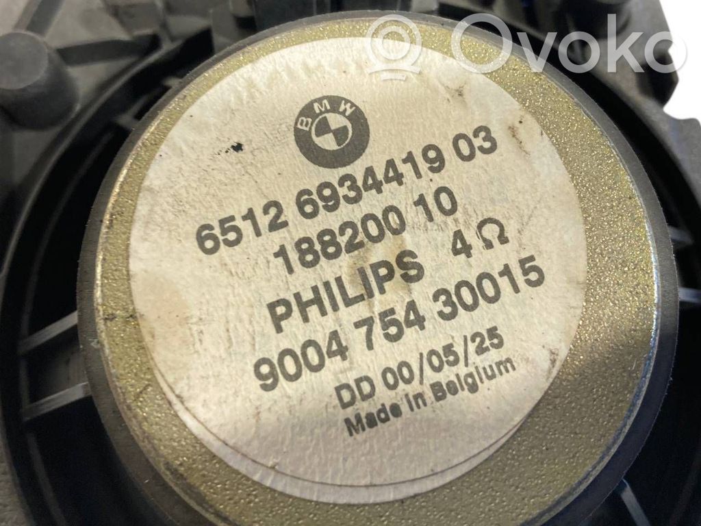 Skaļrunis (-i) pakaļējās durvīs