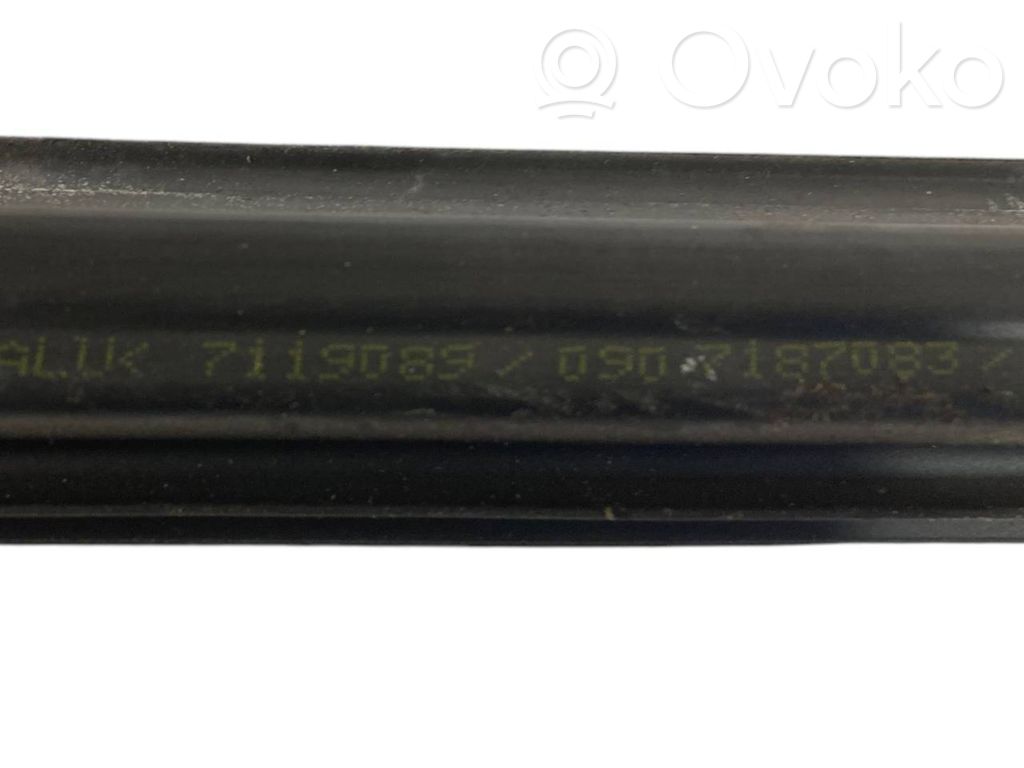 Отделочная резинка (на оконном стекле)