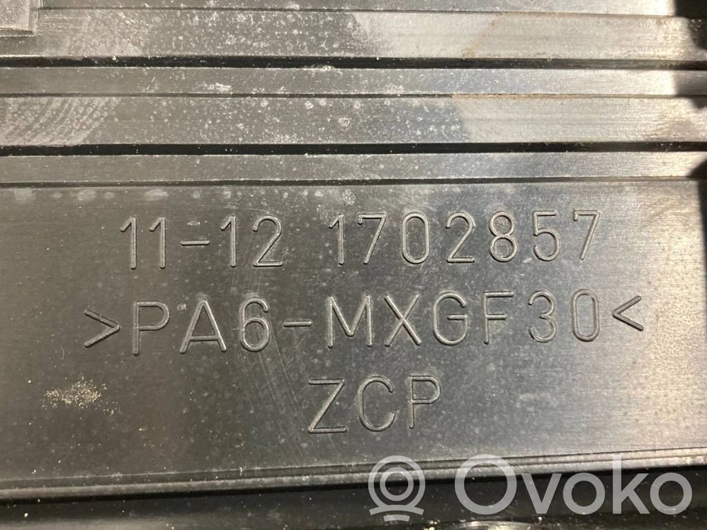 Engine cover (decorative trim)