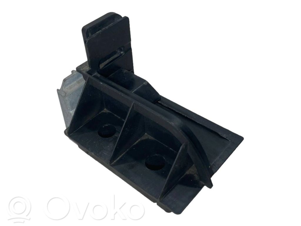Curtain holder