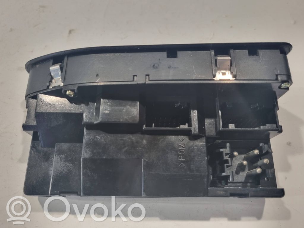 Window lift control switch(es)