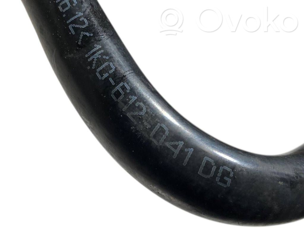 Caurulīte (-es) / šļūtene (-es)