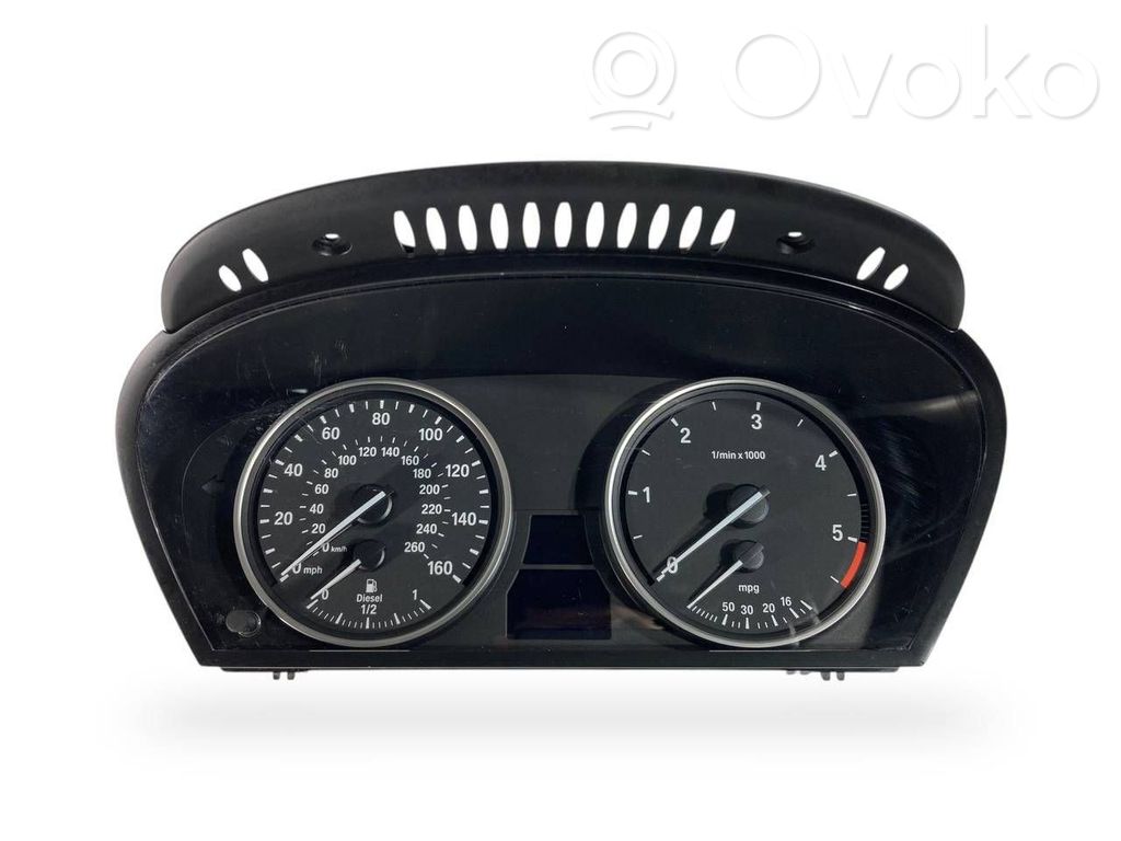 Speedometer (in the instrument panel)