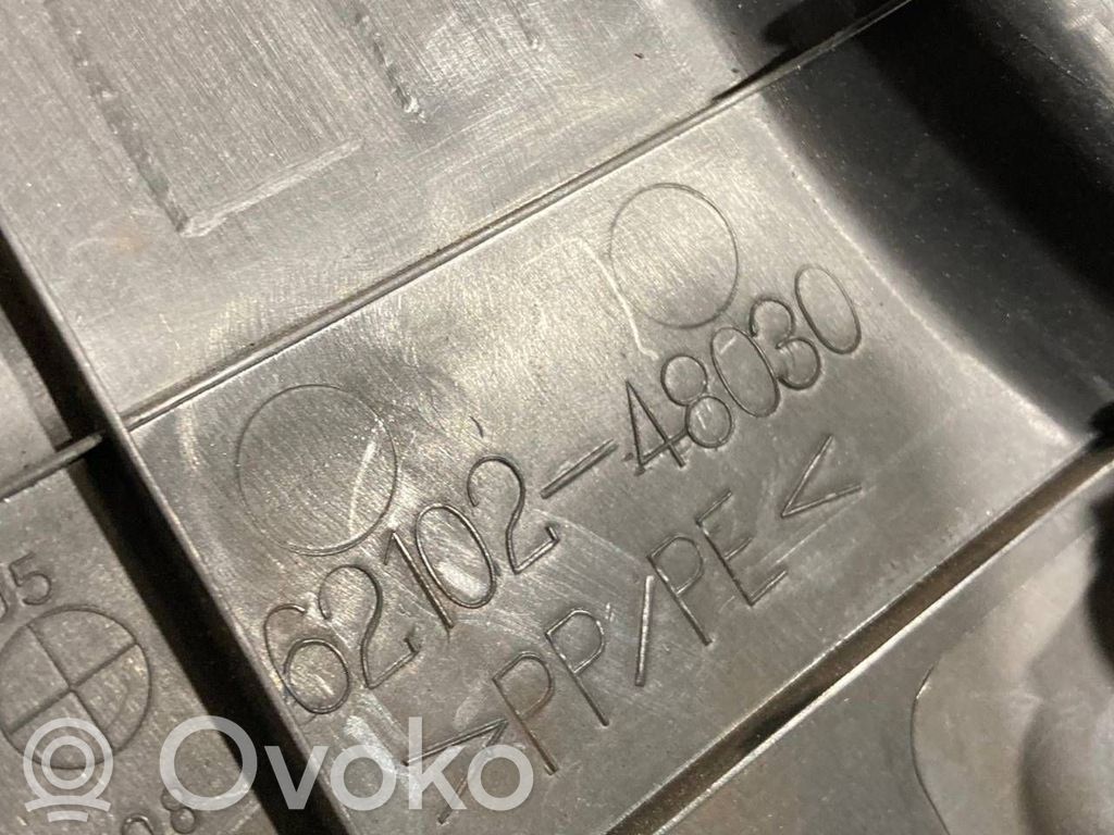 Kāju zonas sānu dekoratīvā apdare