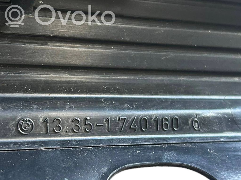 Dzinēja pārsegs (dekoratīva apdare)