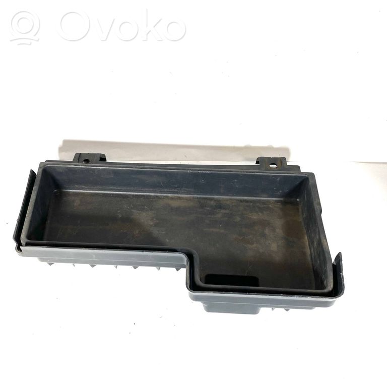 Trunk side lower trim panel