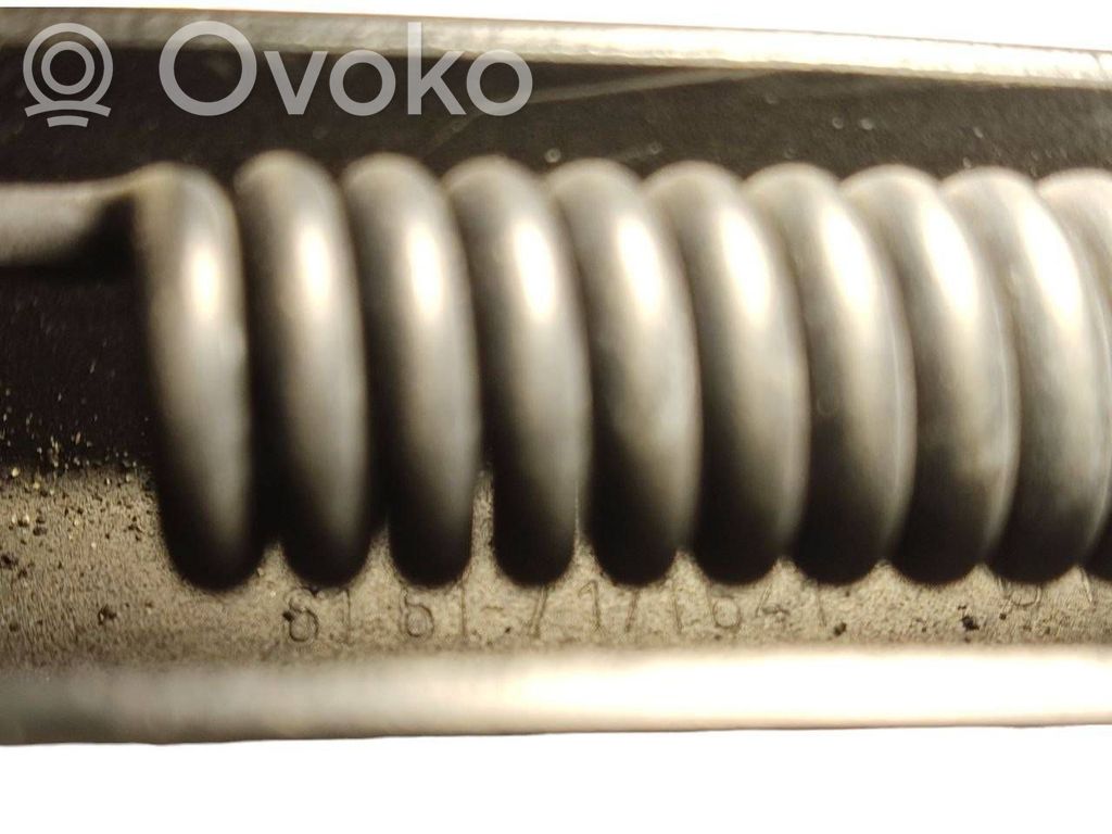 Priekšējā loga tīrītāja kājiņa