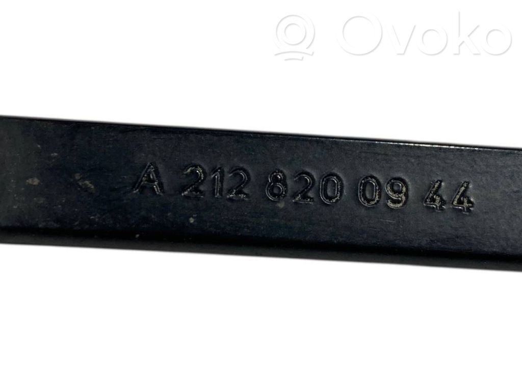 Priekšējā loga tīrītāja kājiņa