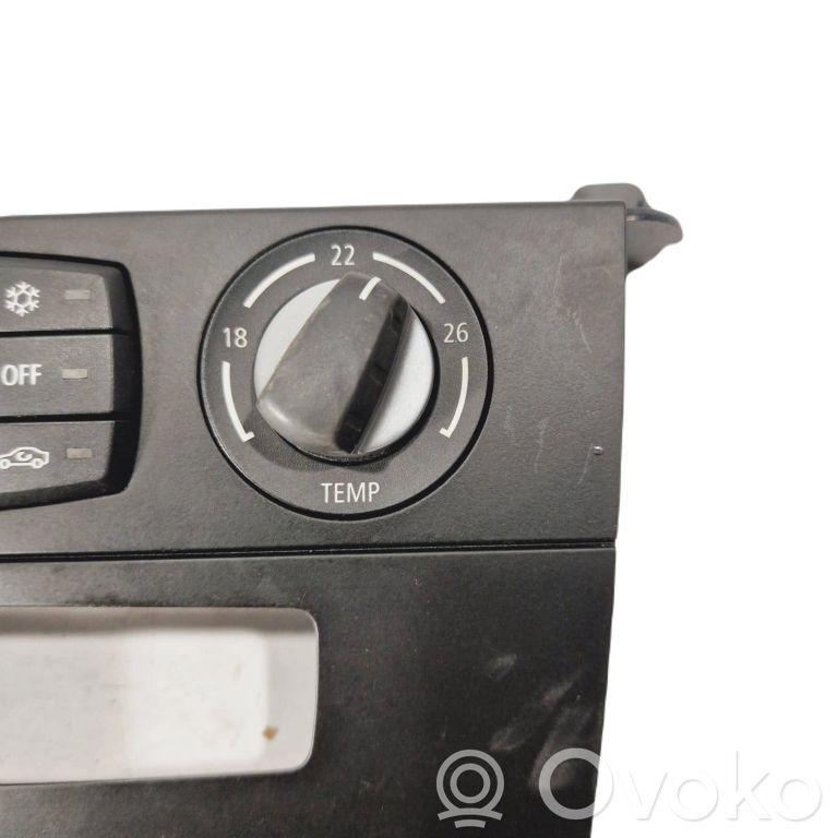 Air conditioning / climate control / interior heating control unit (in the passenger compartment)