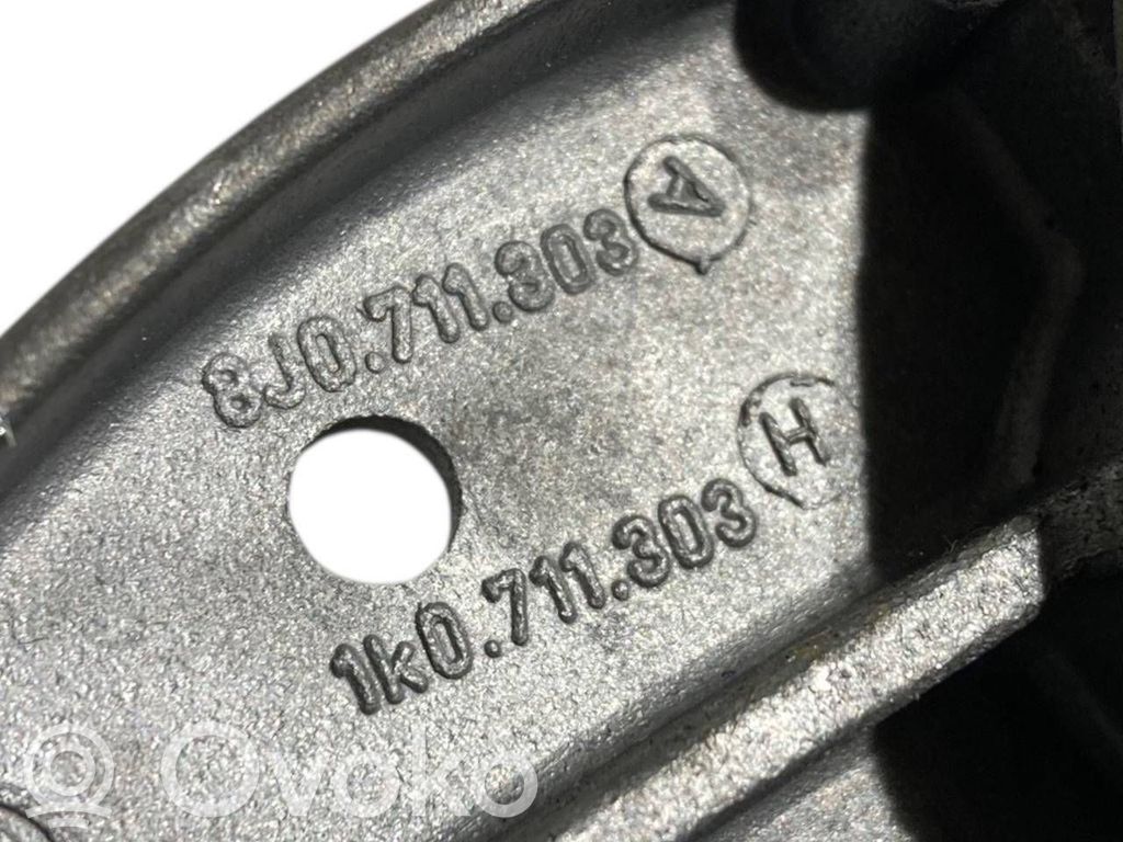 Rokas bremzes mehānisms (salonā)