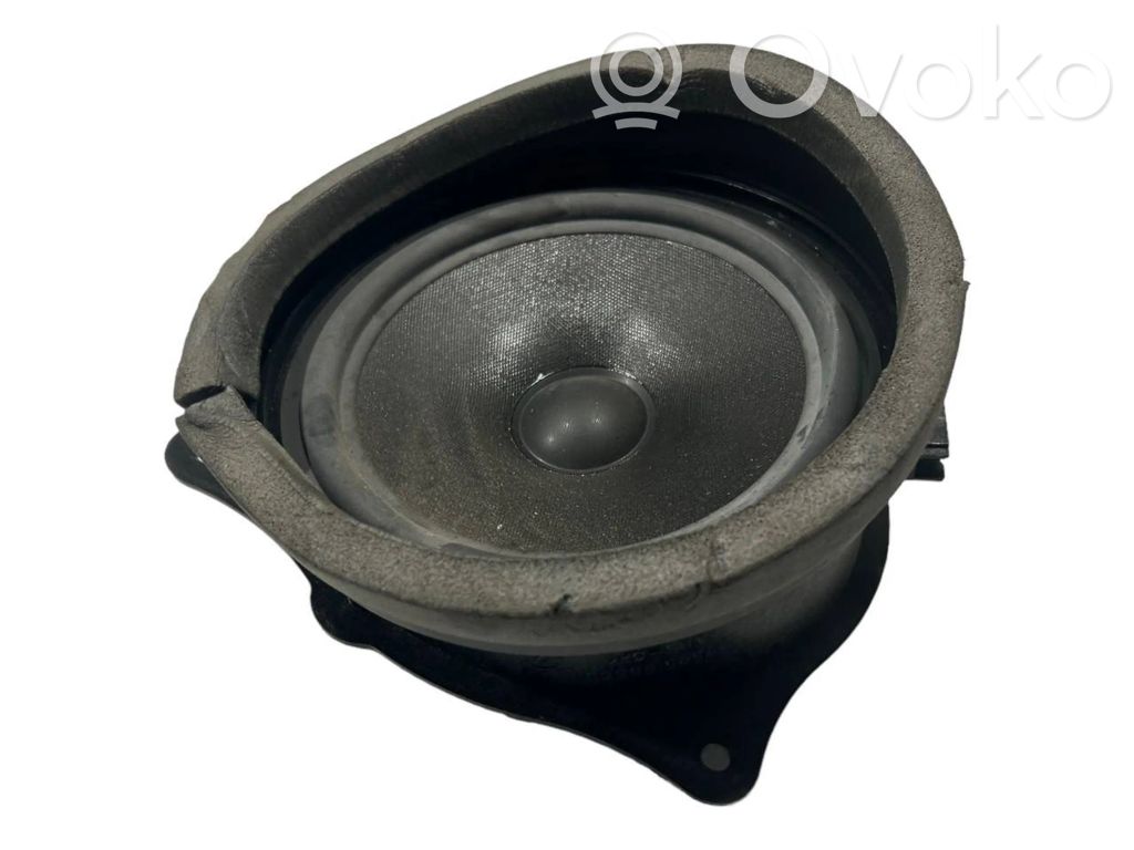 Speaker(s) in the rear door