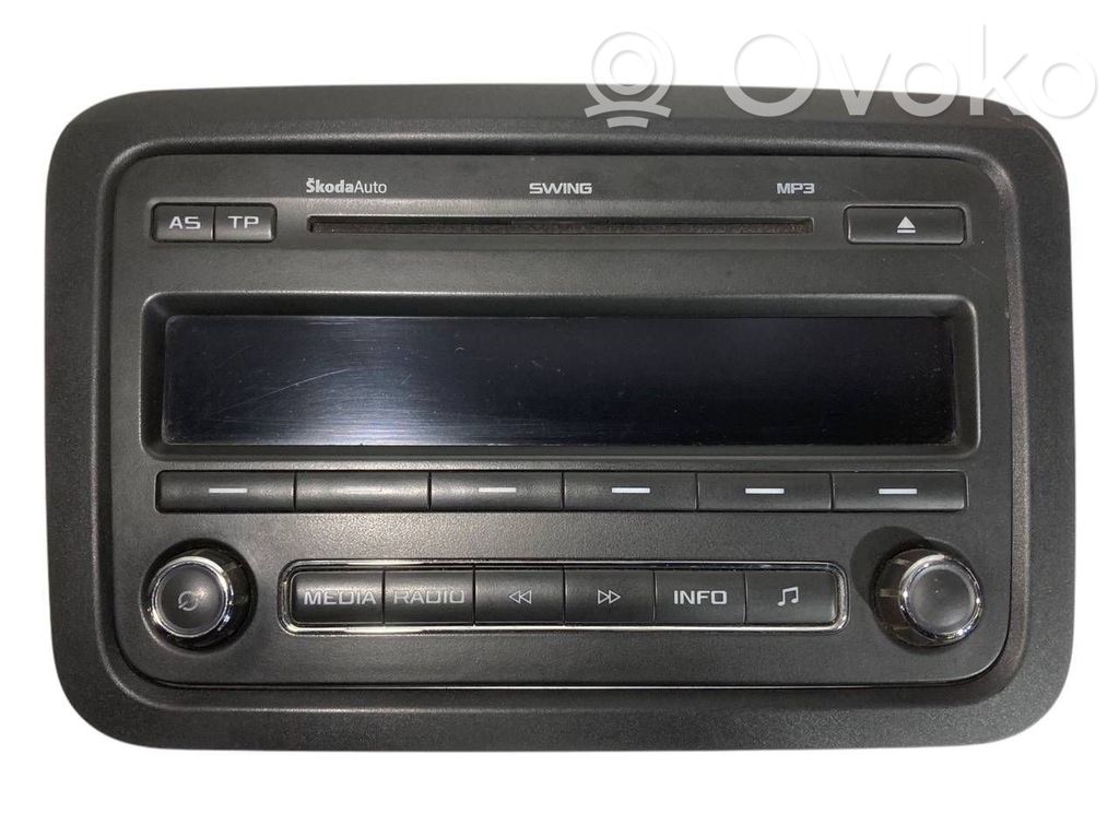 Radio / CD/DVD atskaņotājs / navigācija