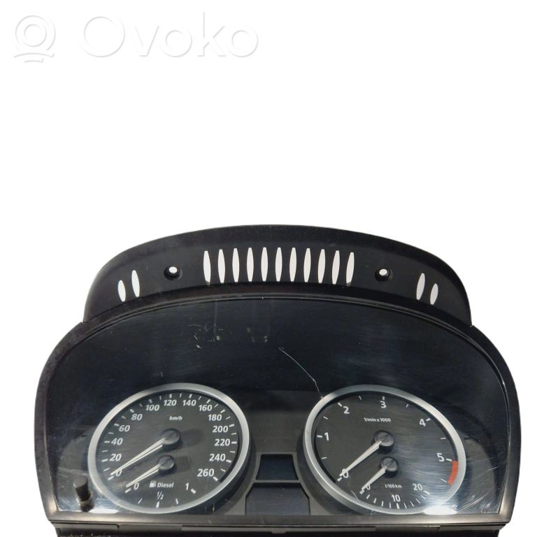 Speedometer (in the instrument panel)