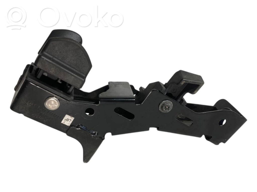 Roof lock
