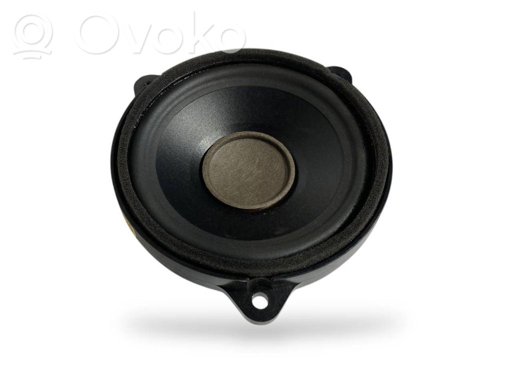 Speaker(s) in front door