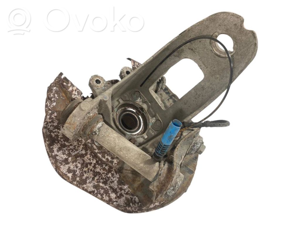 Aizmugurē riteņa rumbas vārpstas šarnīrs (stupica, capfa)