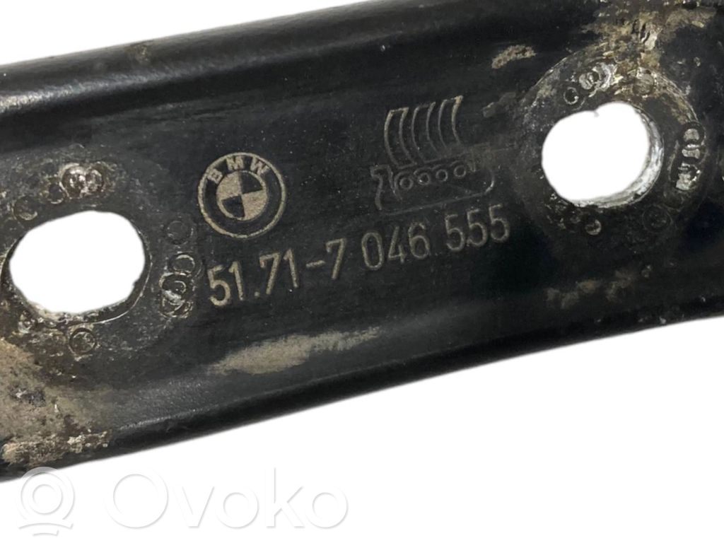 Cita veida dzinēja nodalījuma detaļa