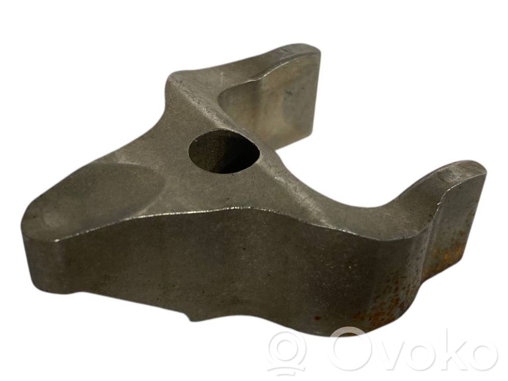 Nozzle holder/shoulder