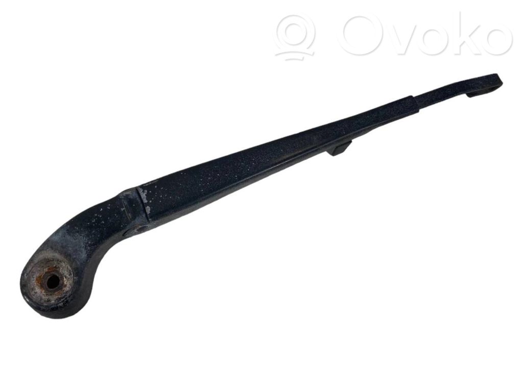 Rear window wiper arm
