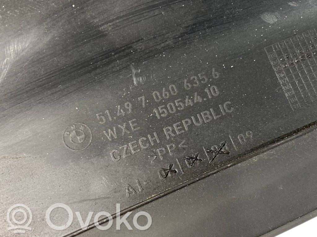 Augšējā dekoratīvā apdare (pie loga)