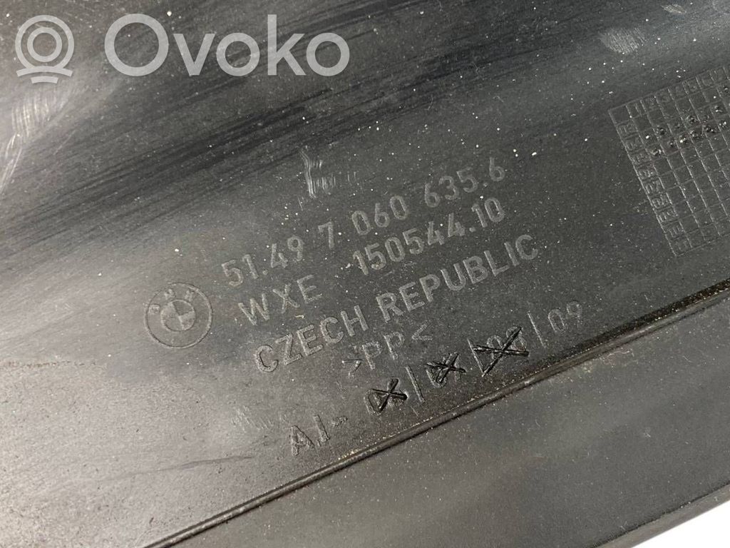 Augšējā dekoratīvā apdare (pie loga)