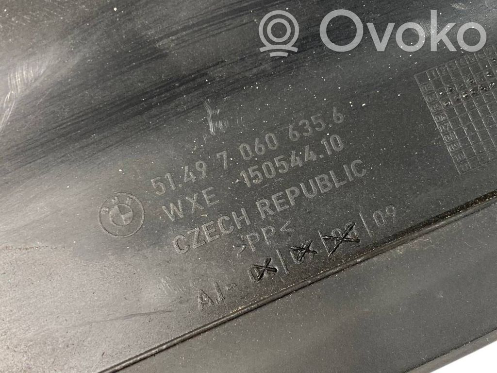 Augšējā dekoratīvā apdare (pie loga)