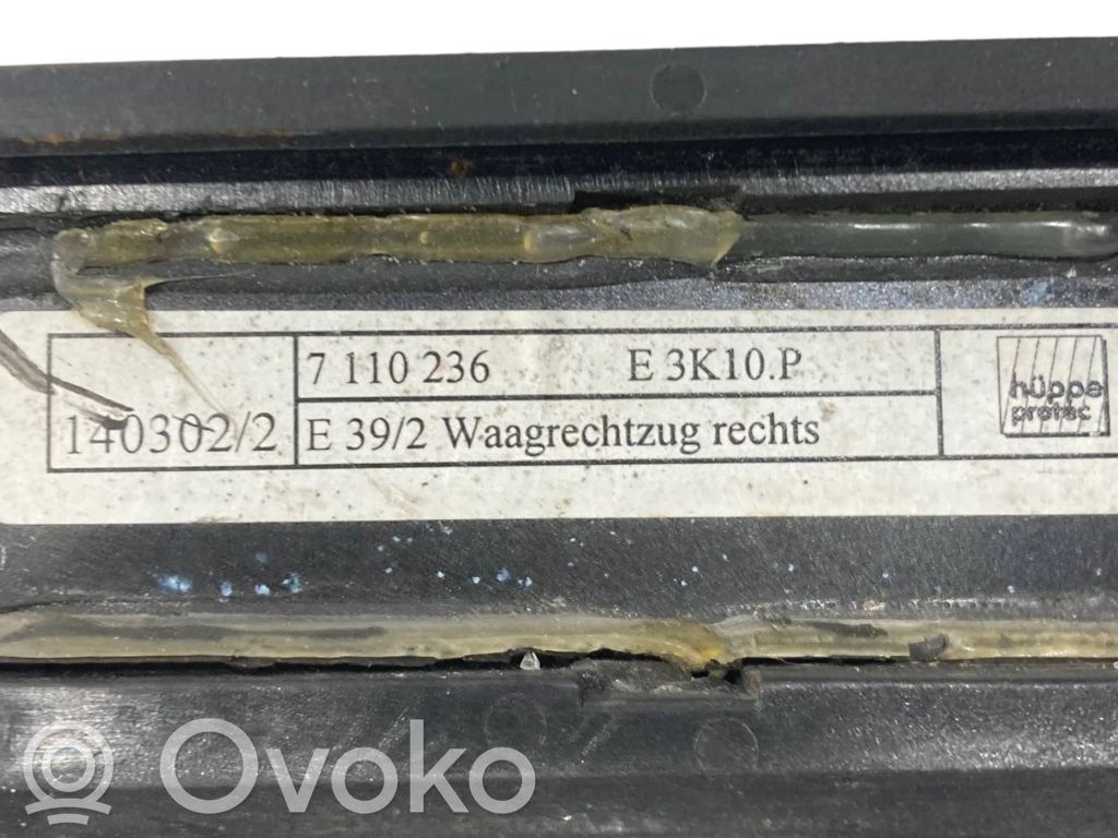 Universāla aizmugurējā sānu logu saulessargs / žalūzija