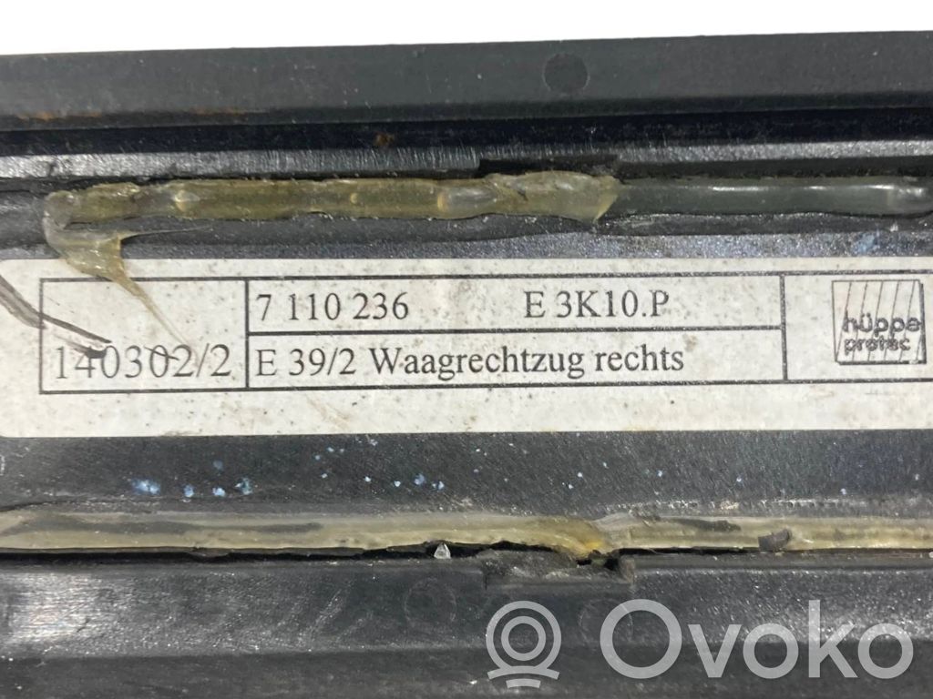 Universāla aizmugurējā sānu logu saulessargs / žalūzija