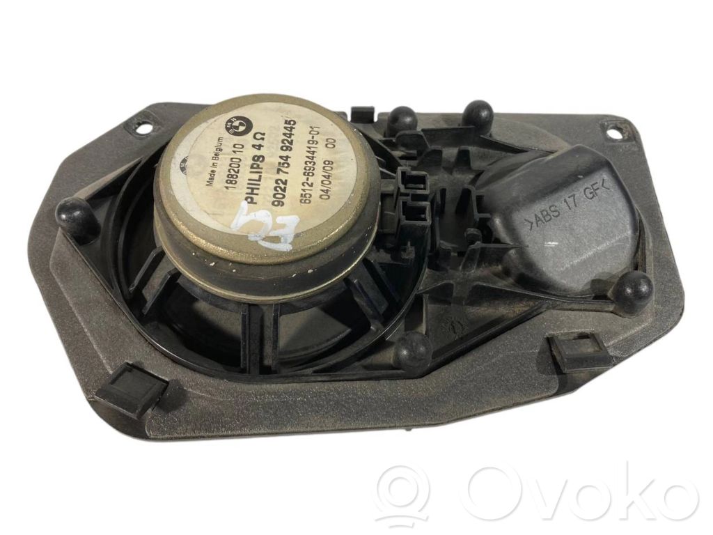 Speaker(s) in the rear door