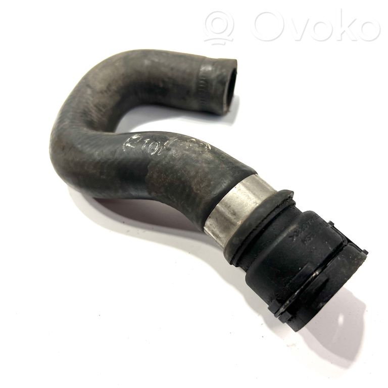 Caurulīte (-es) / šļūtene (-es)