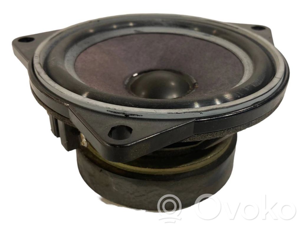 Speaker(s) in the rear window