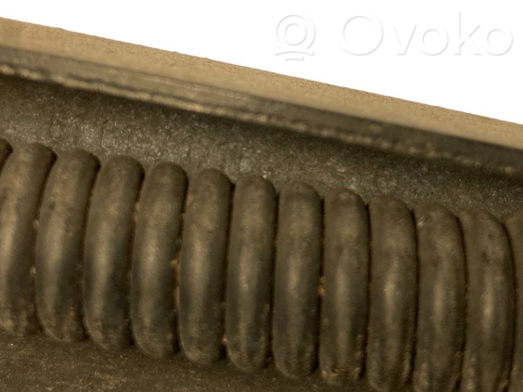 Priekšējā loga tīrītāja kājiņa