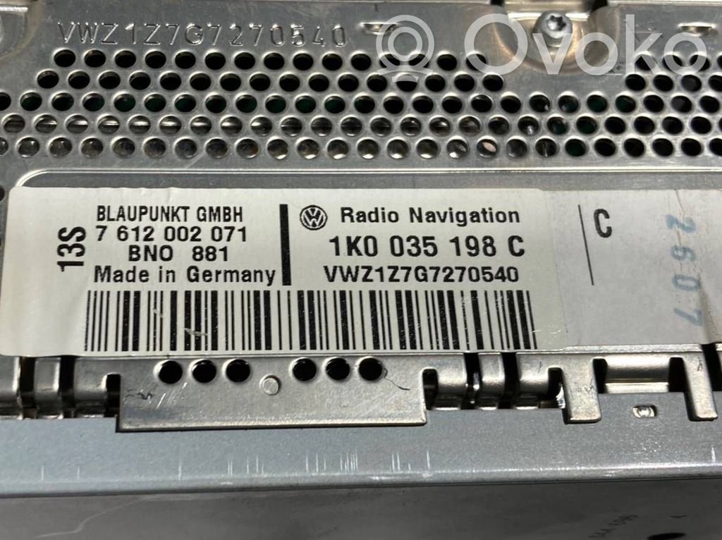 Radio / CD/DVD atskaņotājs / navigācija