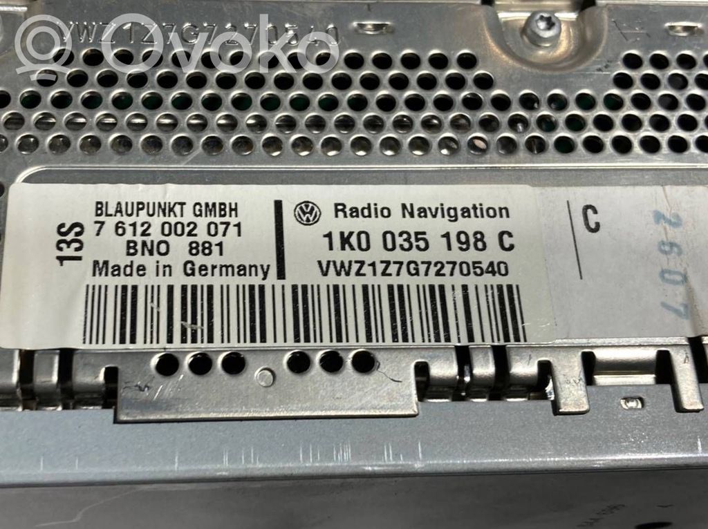 Radio / CD/DVD atskaņotājs / navigācija