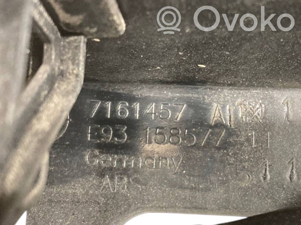 Rear bumper mounting bracket