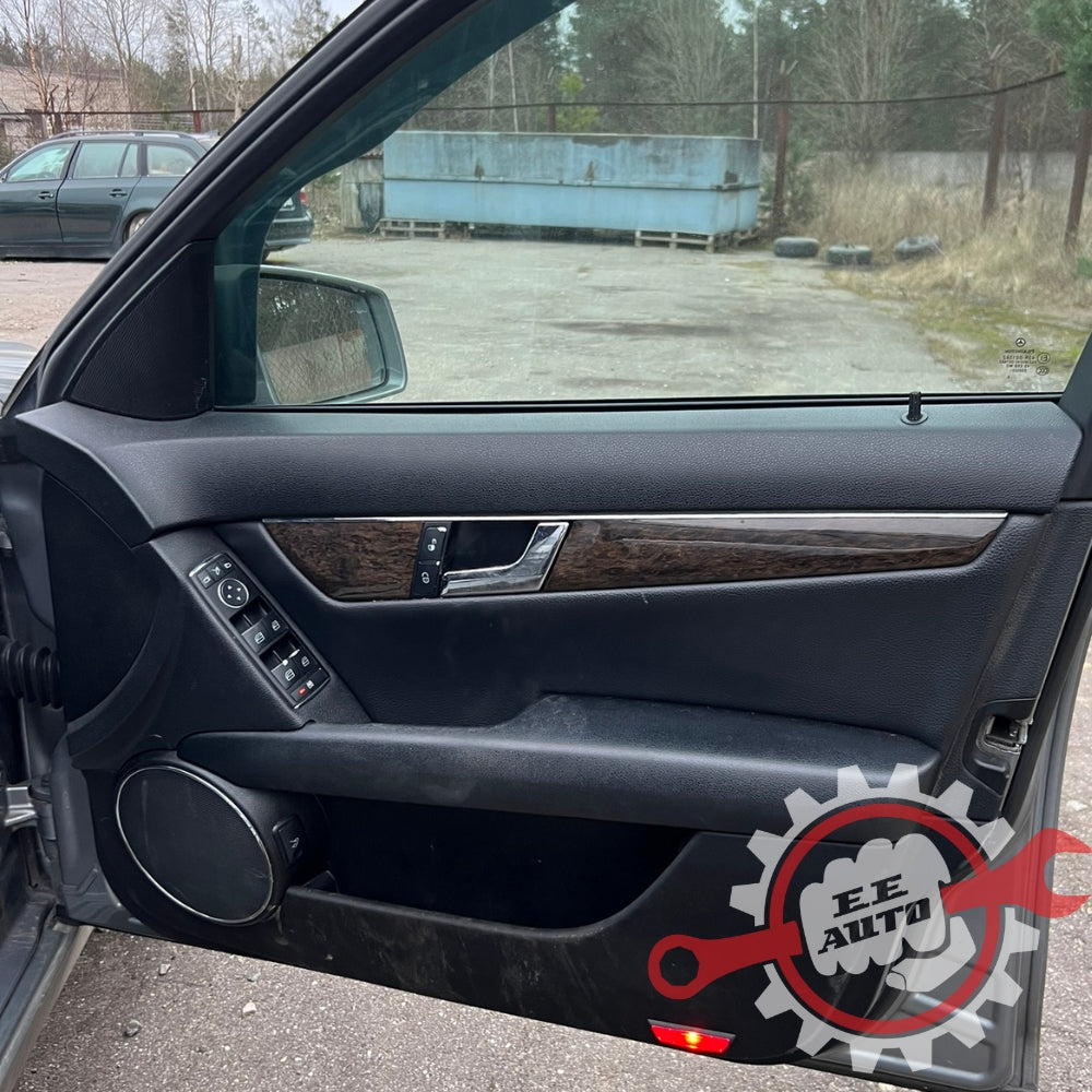 Mercedes Benz C200 2009.G.rezerves daļas