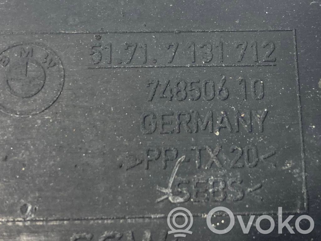 Dzinēja apakšas aizsargs (priekšdaļā)