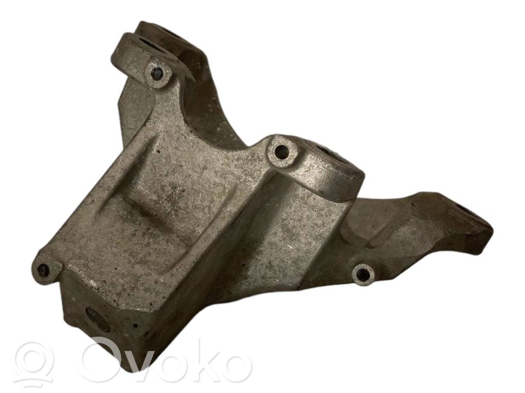 Engine mounting bracket
