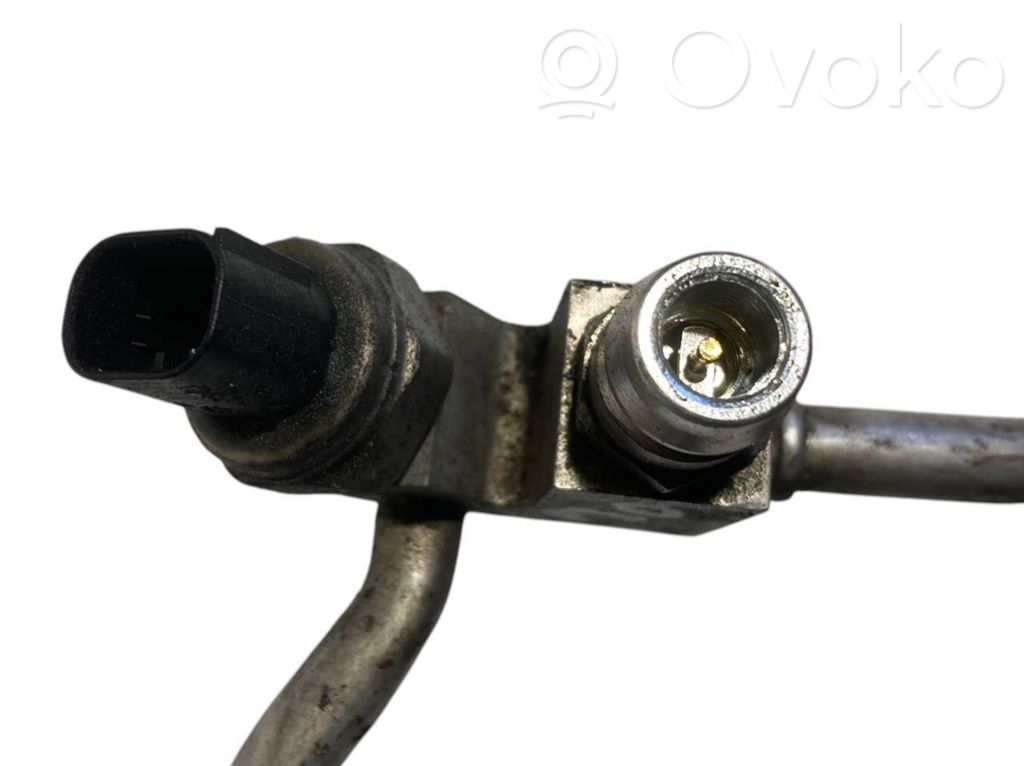 Air conditioner pipe(s) / hose(s)