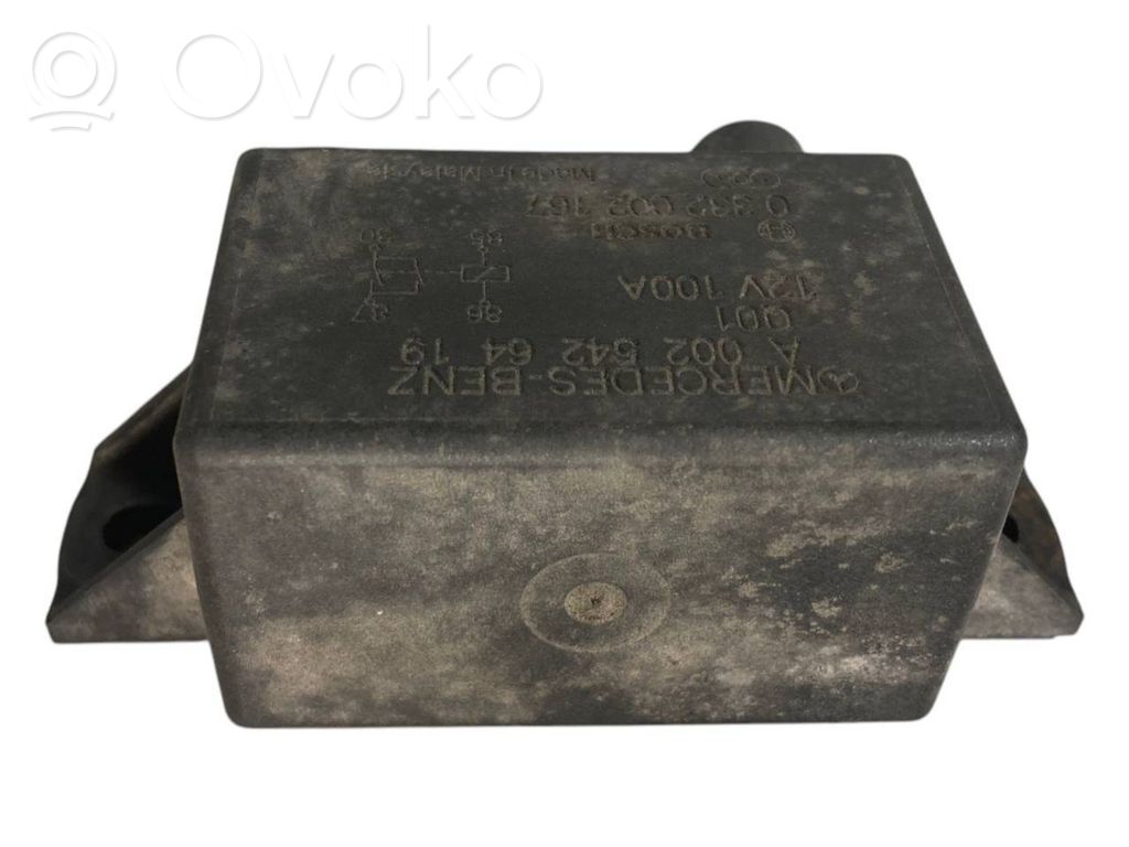 Uzlādes relejs