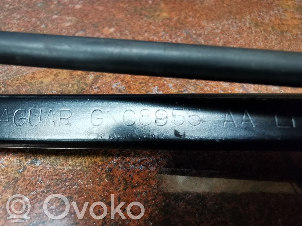 Priekšējā loga tīrītāja kājiņa