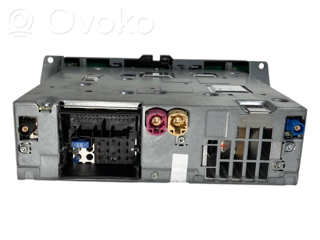 Radio / CD/DVD atskaņotājs / navigācija