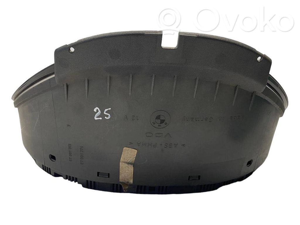 Speedometer (in the instrument panel)