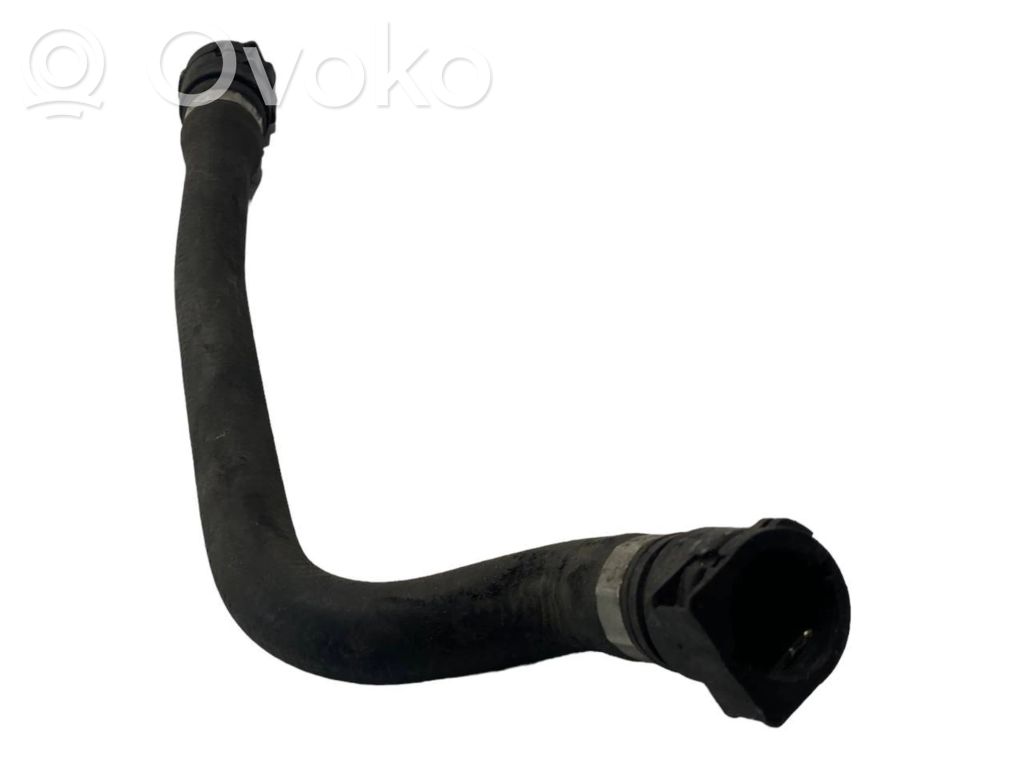 Caurulīte (-es) / šļūtene (-es)