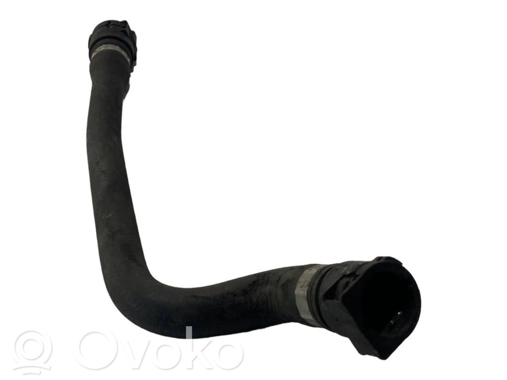 Caurulīte (-es) / šļūtene (-es)