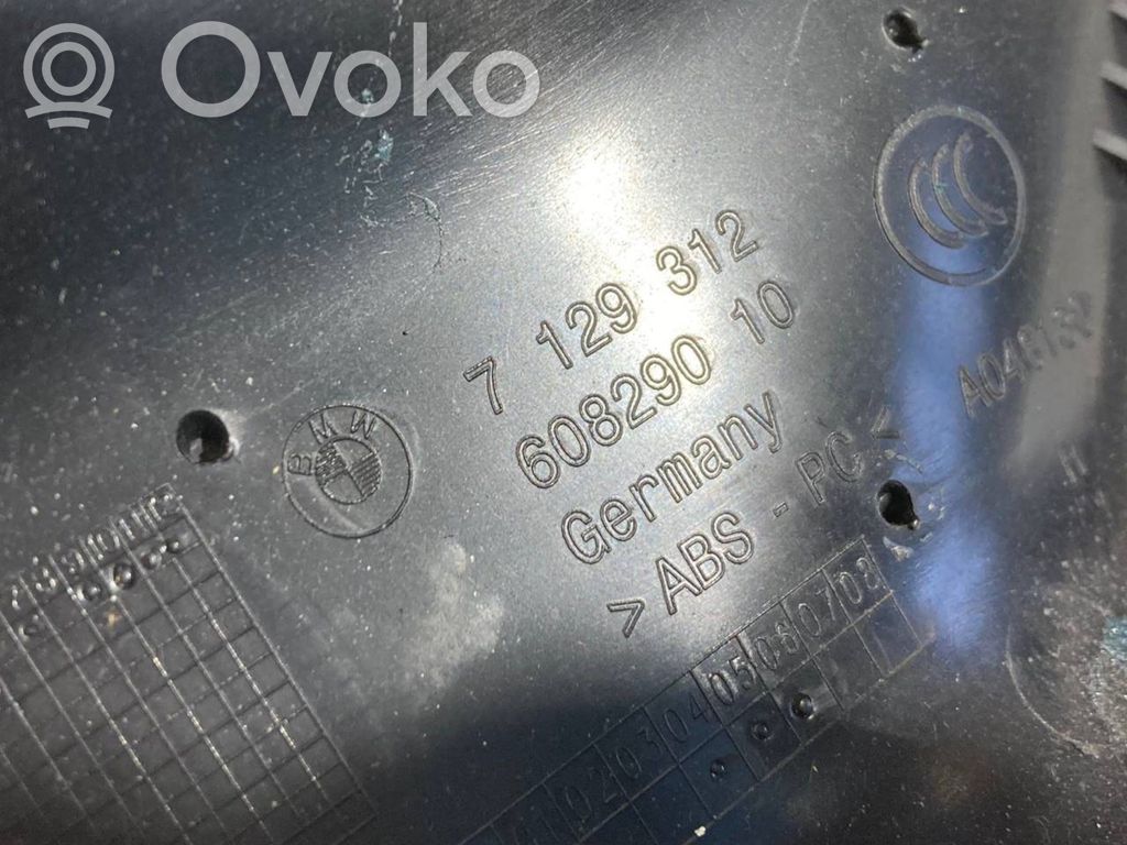 (A) statņa dekoratīvā apdare