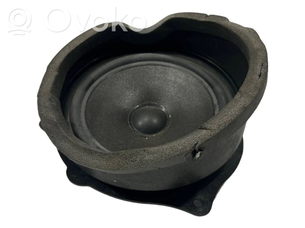 Speaker(s) in front door