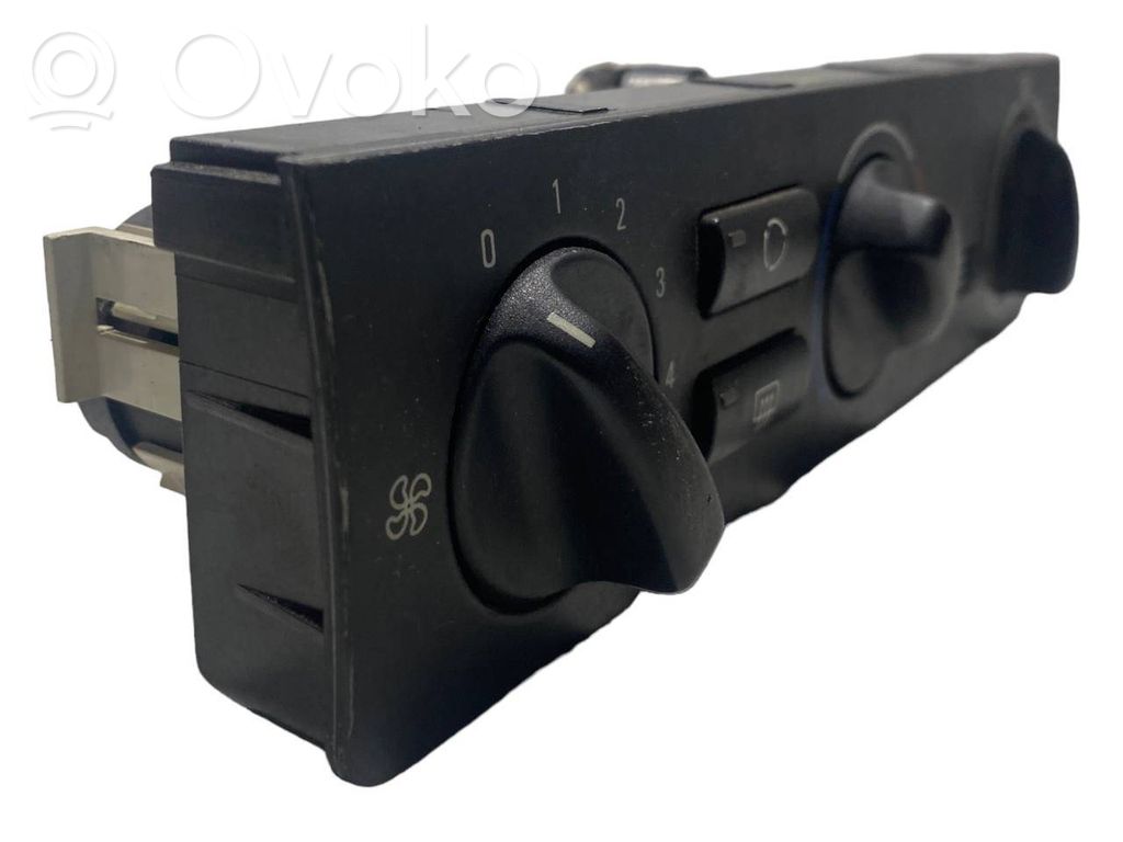 Air conditioning / climate control / interior heating control unit (in the passenger compartment)